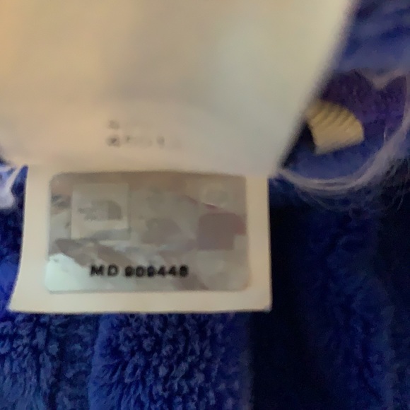 North Face Women’s Jacket.  Fluffy inside. Soft and cuddly. Size large. - Picture 7 of 9